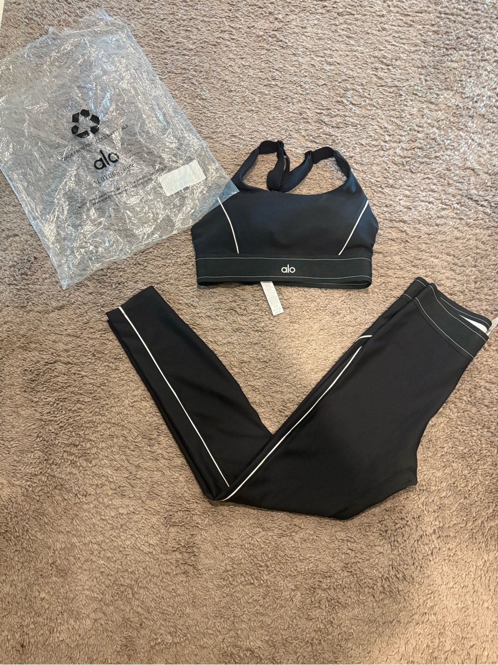 Alo yoga set - Picture 3 of 3